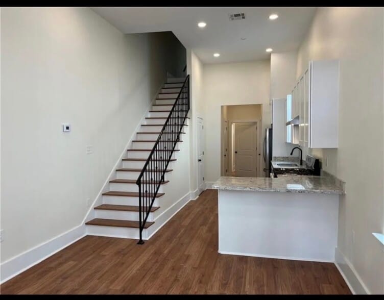 Building Photo - 2110 Bienville St