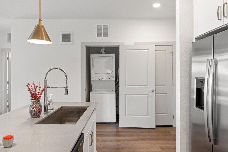 Building Photo - 1301 Leah Ave