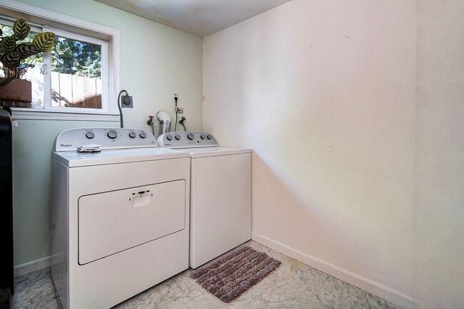 Building Photo - 13027 40th Ave S