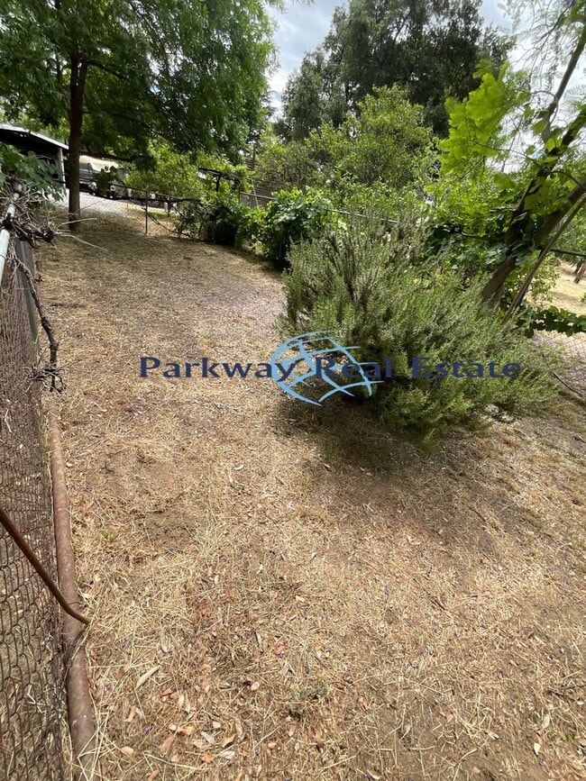 Building Photo - Charming 3 Bedroom House in East Alpine