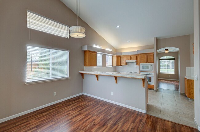 Building Photo - 2898 E Pryor Dr