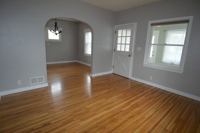 Building Photo - Wonderful 2 Bedroom/2 Bathroom House for Rent