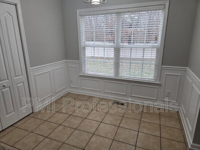 Building Photo - 617 Rambush Dr