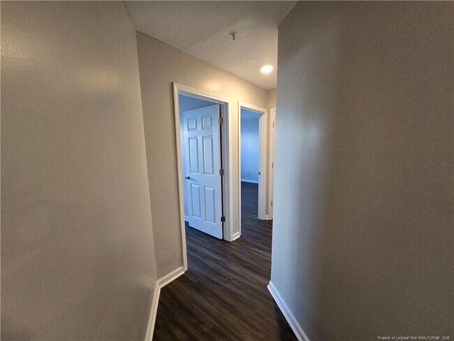 Building Photo - 267 Waterdown Dr