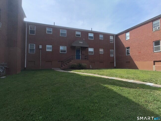 Building Photo - 758 New Britain Ave