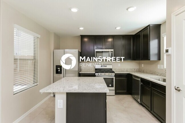 Building Photo - 4 Bedroom Pet-Friendly Home in Phoenix, AZ with Main Street Renewal