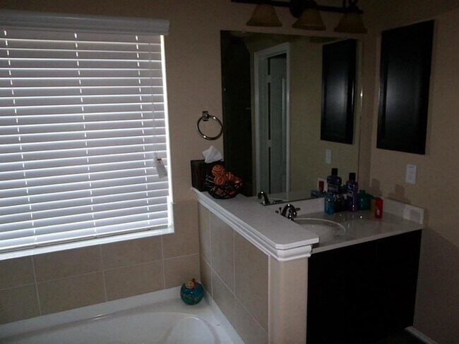 Building Photo - 2402 Horned Owl Dr