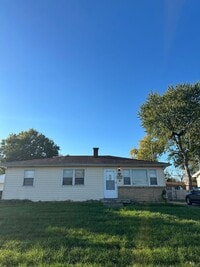 Building Photo - Welcome to this charming 3-bedroom, 1-bath...