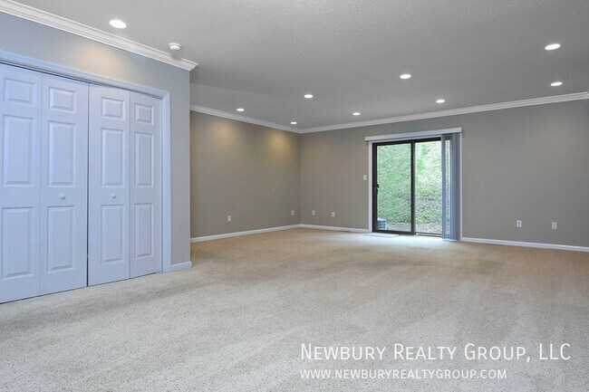 Building Photo - 135 Banksville Pl