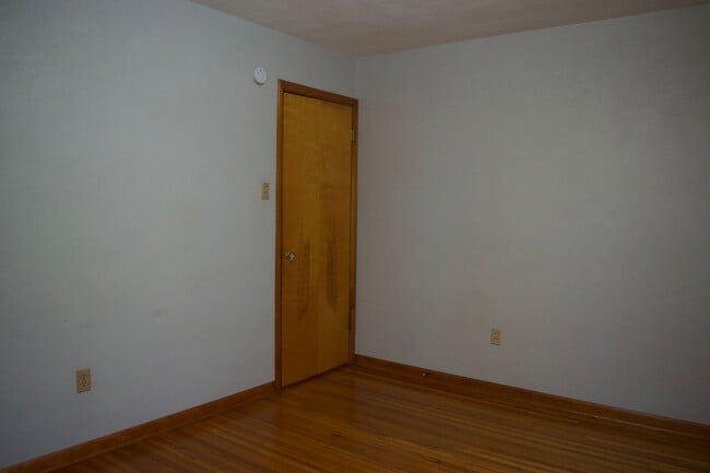 Building Photo - 3 Bedroom House Next To Columbia Regional ...