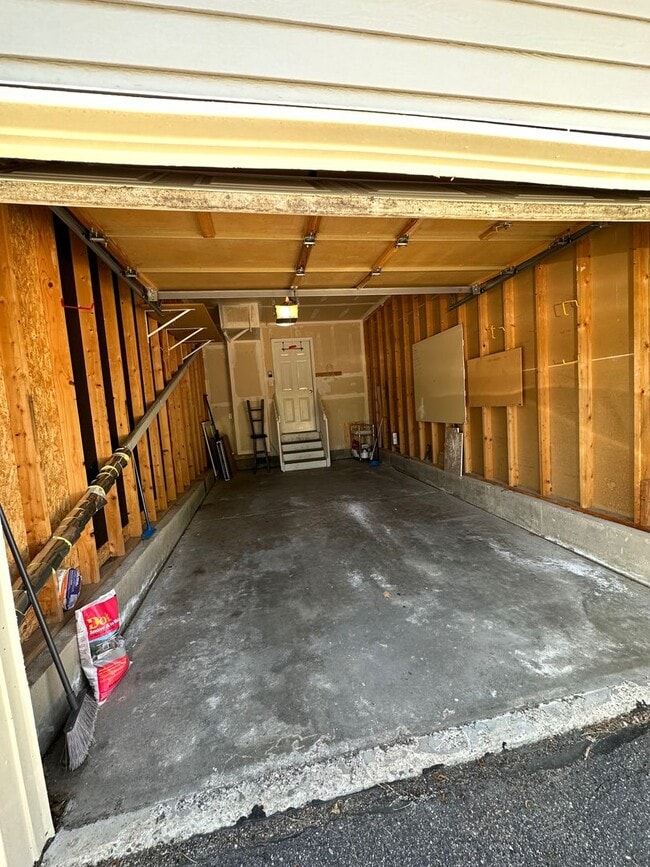 Building Photo - Beautiful 3 Bed 2.5 Bath Townhouse in NW F...