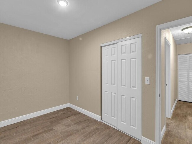 Building Photo - 6113 Yucca Dr