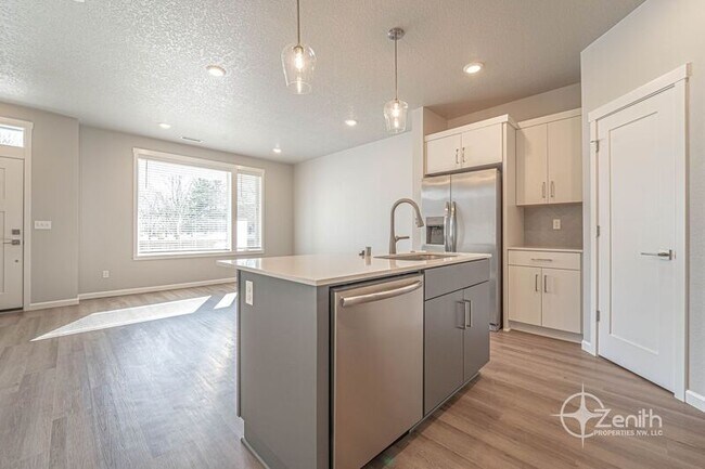 Building Photo - 16327 NE 21st St