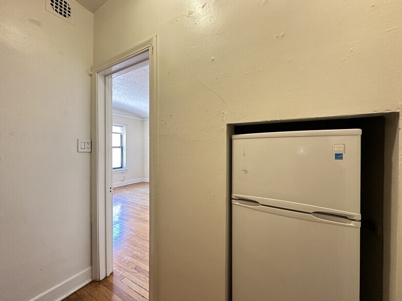 Building Photo - 535 W Arlington Pl