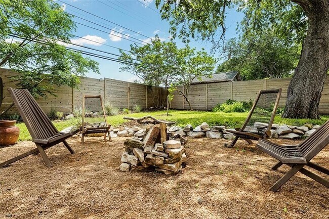 Building Photo - 1809 Sylvan Dr