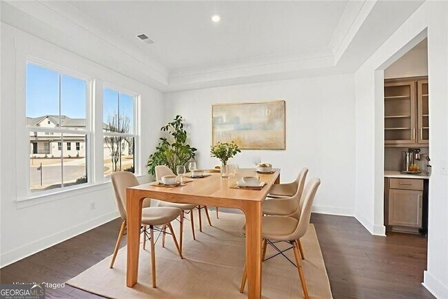 Building Photo - 2815 Medford Dr