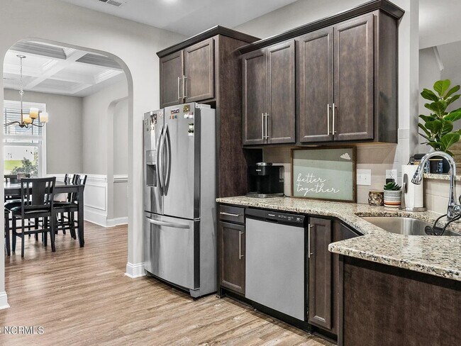 Building Photo - 615 Overland Ct