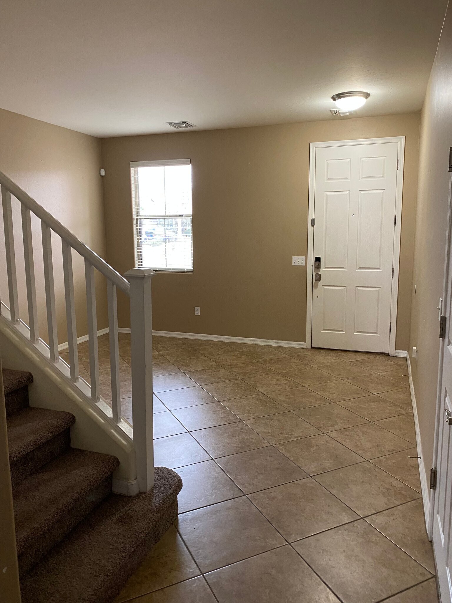 Building Photo - 10437 S Painted Mare Dr