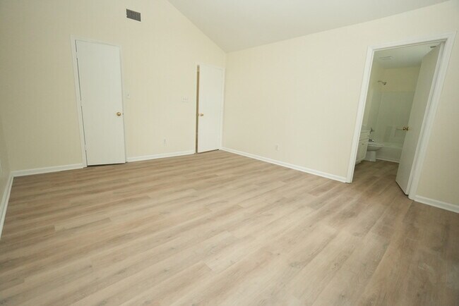 Building Photo - Newly renovated home in South Charlotte!