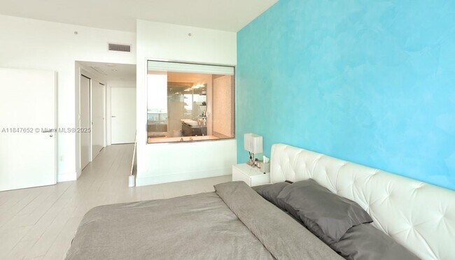 Building Photo - 200 Biscayne Blvd Way
