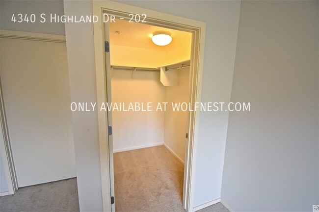 Building Photo - Beautiful 2 Bedroom Holladay Condo!