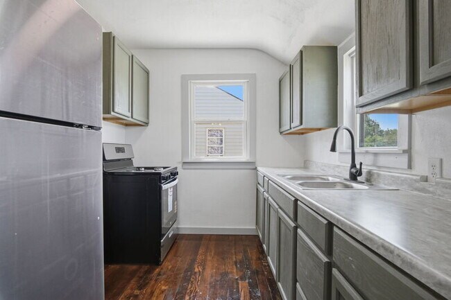 Building Photo - 1236 SW 30th St