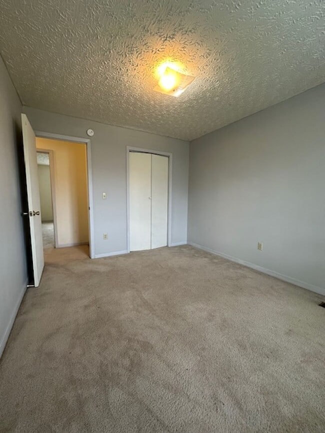 Building Photo - 2 Bedroom / 1.5 Bath Townhouse, Kingsport TN