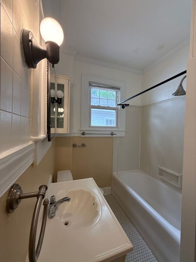 Building Photo - Elizabeth - T.R. Lawing Realty, Inc