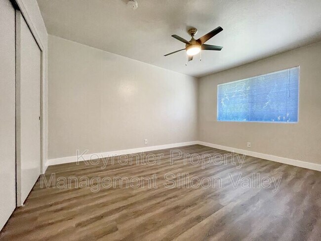 Building Photo - 923 Ravenscourt Ave