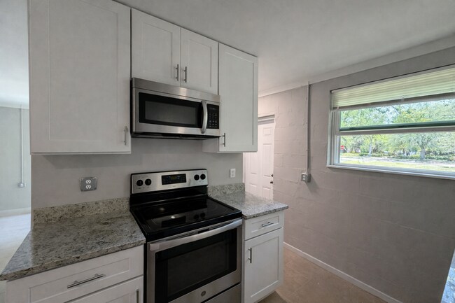 Building Photo - Modern Duplex Living Minutes from Downtown