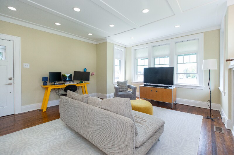 Building Photo - 108 S Notre Dame Ave