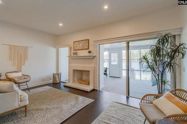 Building Photo - 8 Royalgate Dr