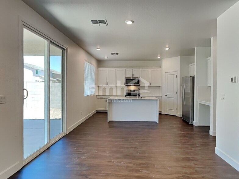 Building Photo - 17142 W Lawrence Ln