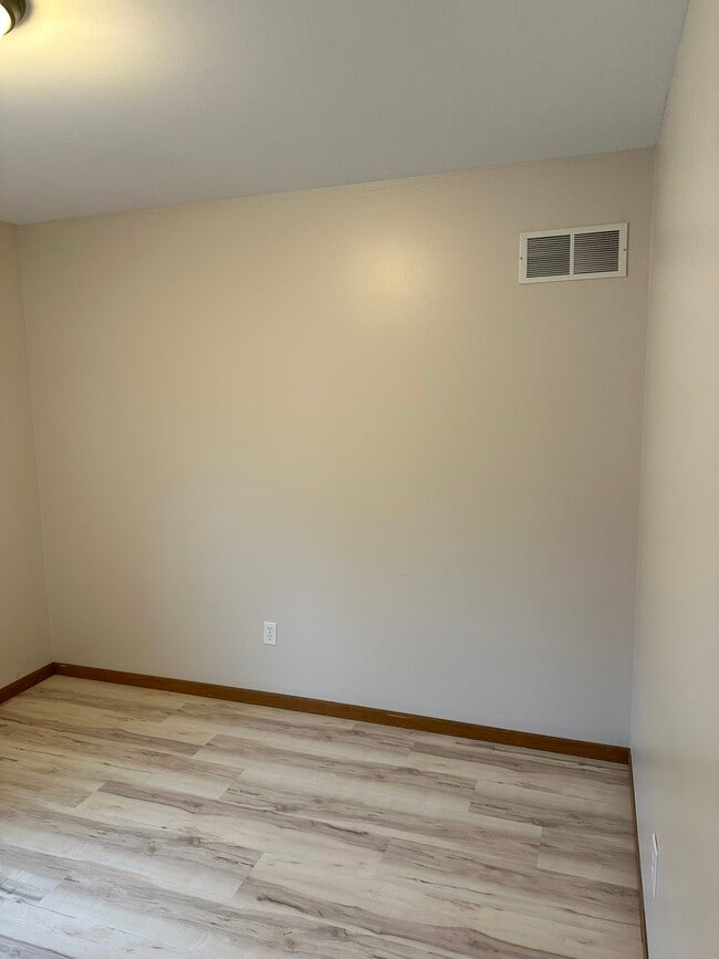 Building Photo - 805 Black Jack Rd