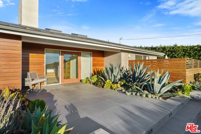 Building Photo - 30479 Morning View Dr