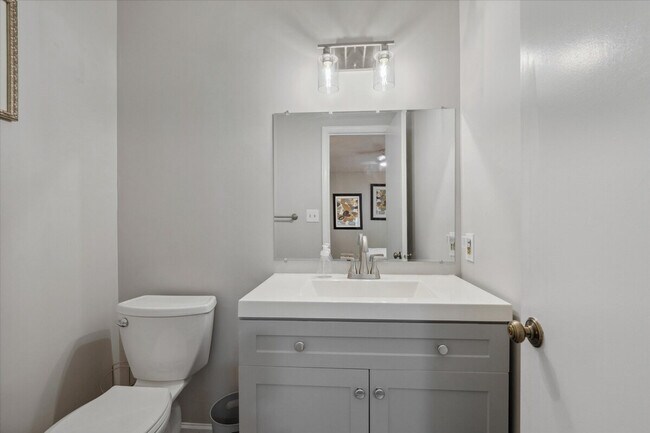 Building Photo - 107 Barbary Ct