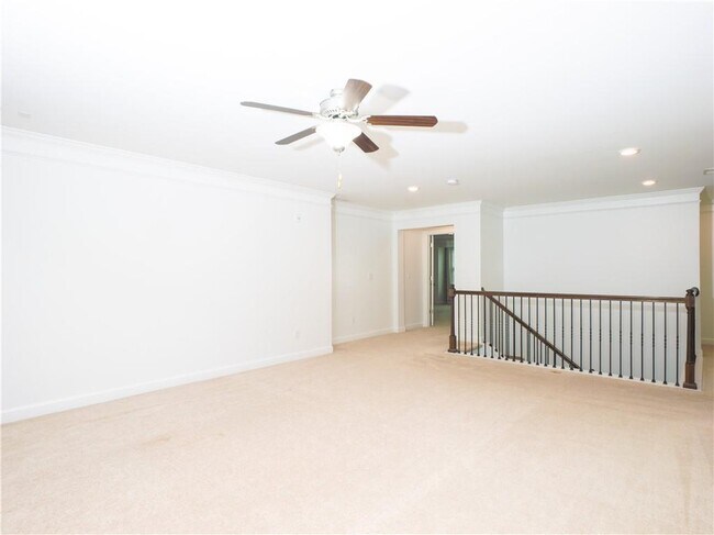 Building Photo - 4865 Alexandria Ave