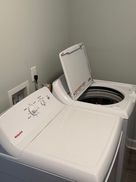 Building Photo - 1003 Douglas Ave