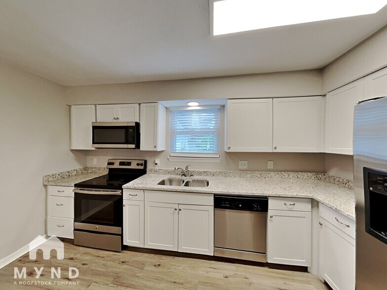 Building Photo - 5158 Sand Ridge Ct
