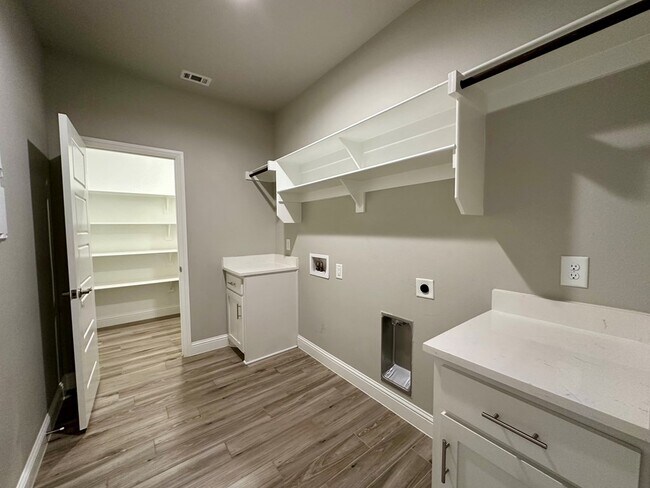 Building Photo - 8618 Alnwick Dr