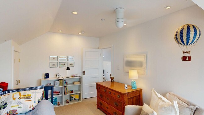 Building Photo - Downtown San Anselmo Updated 4x3 + aupair ...