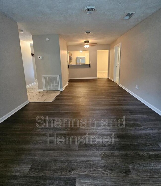 Building Photo - 3306 Tanglewood Dr