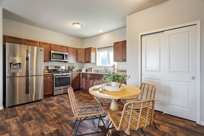 Building Photo - Charming 2-Bed, minutes to Fort Carson,  Peterson Space Force and downtown Colorado Springs.