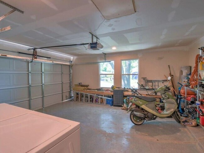 Building Photo - 6605 Clubway Ln