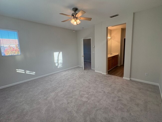 Building Photo - Beautiful 3 Bed 2.5 Bath Brentwood Home