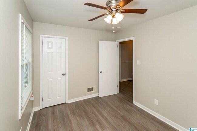 Building Photo - 565 Camellia Rd
