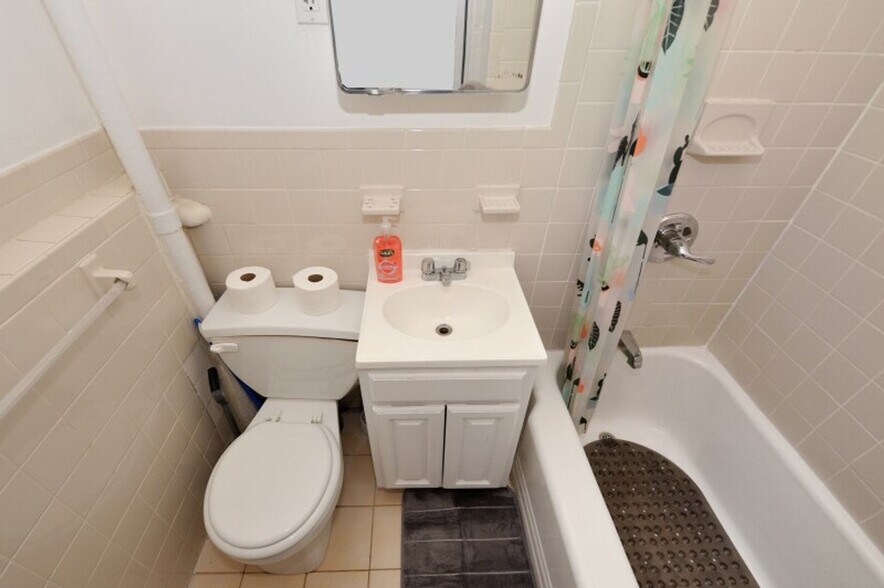 Building Photo - 173 E 91st St