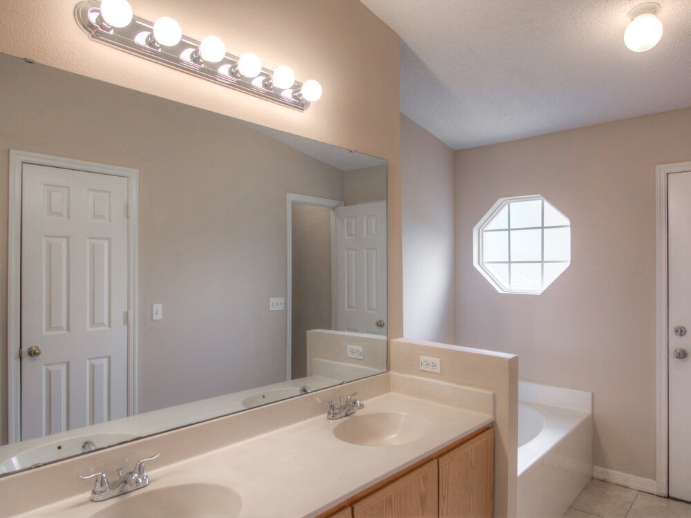 Building Photo - 16041 Wilkinson Dr