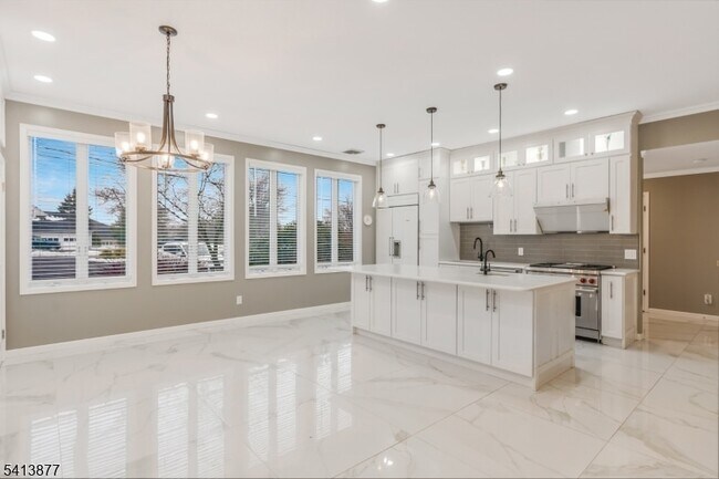 Building Photo - 10 N Rd