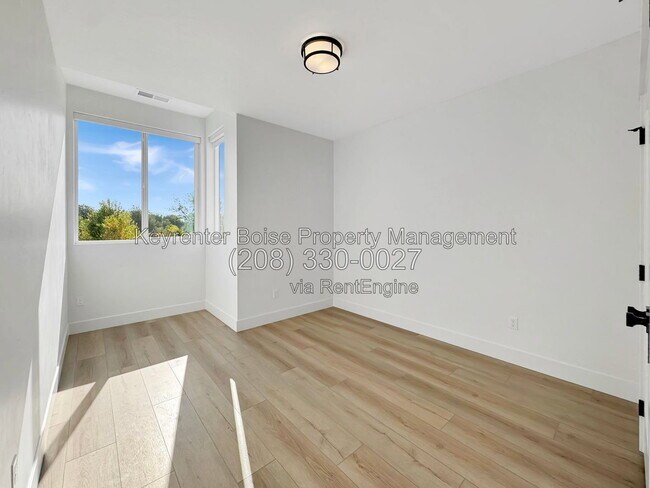 Building Photo - 281 S City Lgts Ln
